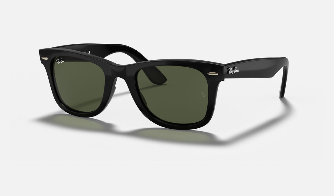 Ray-Ban Wayfarer Ease RB4340 — Black / G-15 Green — quarter view