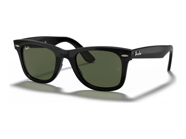 Ray-Ban Wayfarer Ease RB4340 — Black / G-15 Green — quarter view